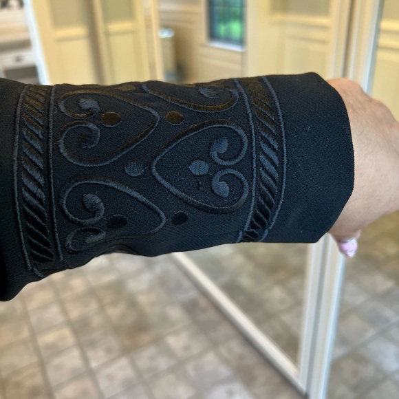 St. John Black Suit Jacket with Wide Lapels and Long Length 100% Wool - Picture 4 of 7